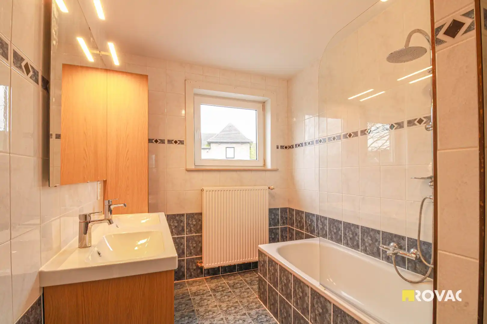 Goed gelegen rijwoning foto 14