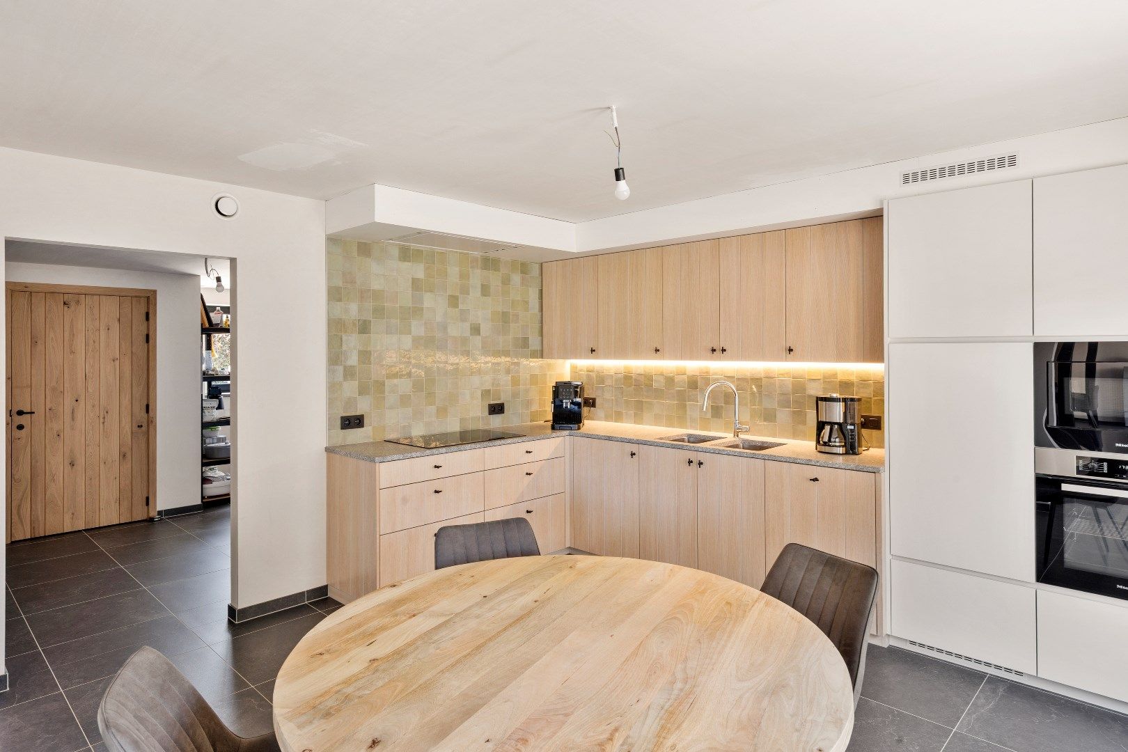 Prachtig gerenoveerde villa met 4 slaapkamers en ruime loods. foto 7