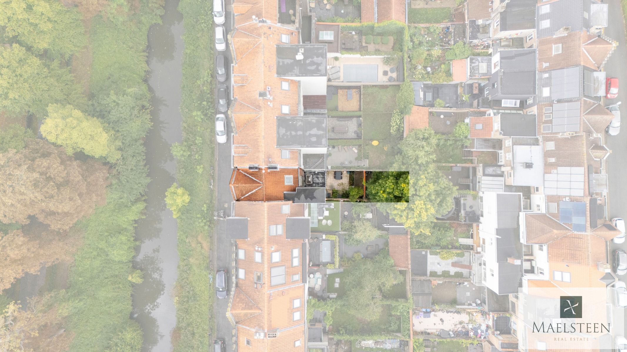 Te renoveren neoclassicistische woning op de rand van Bruge foto 7