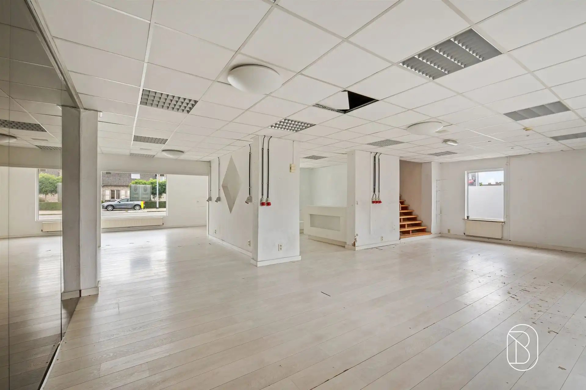 Topgelegen commercieel pand met parking foto 5