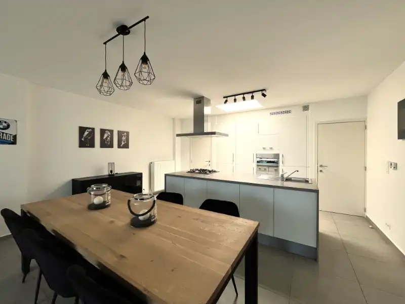 2 slaapkamer app met ruim terras en carport foto 6