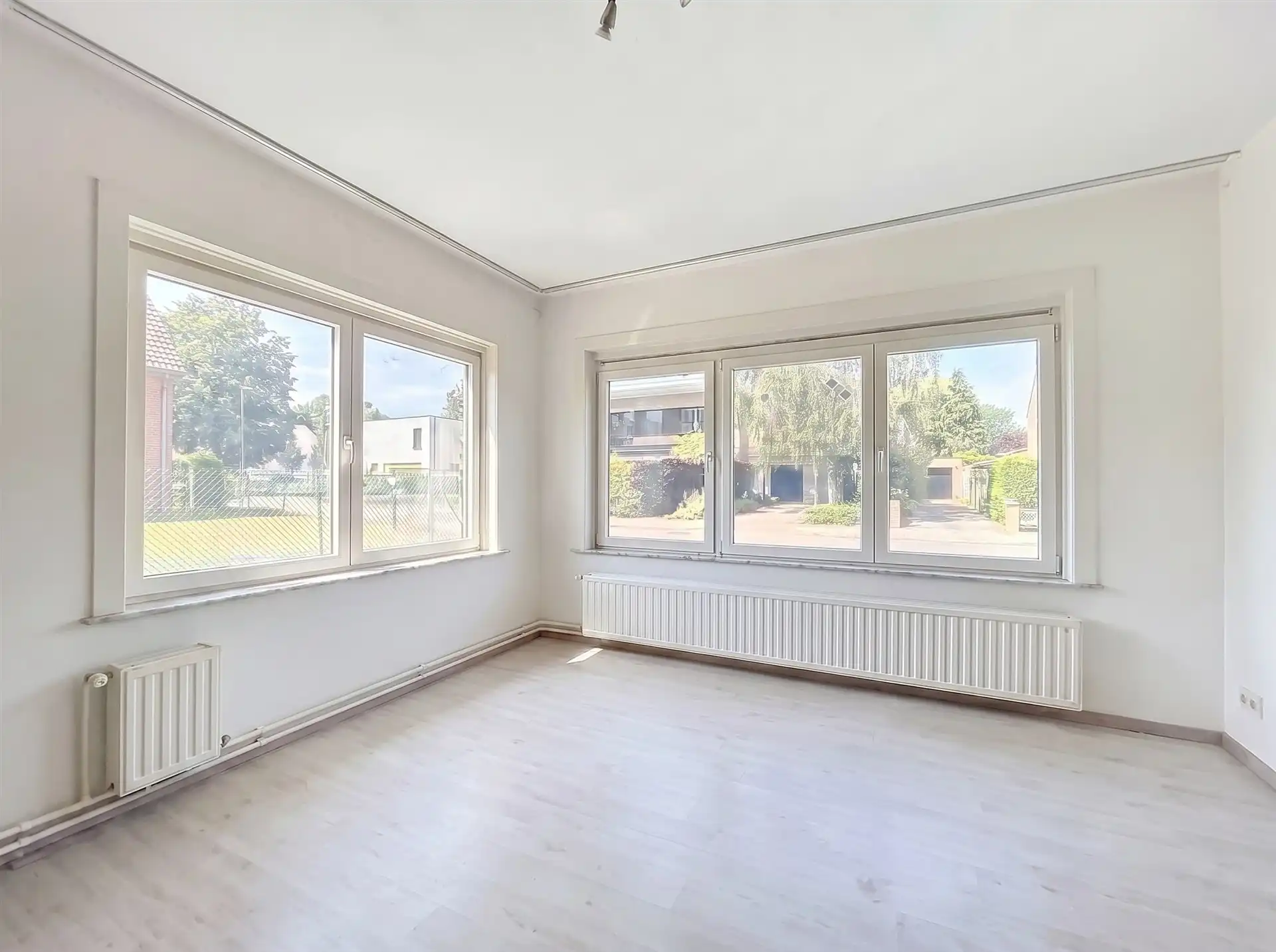 Instapklaar gelijkvloersappartement op rustige locatie nabij centrum Sint-Niklaas! foto {{pictureIndex}}