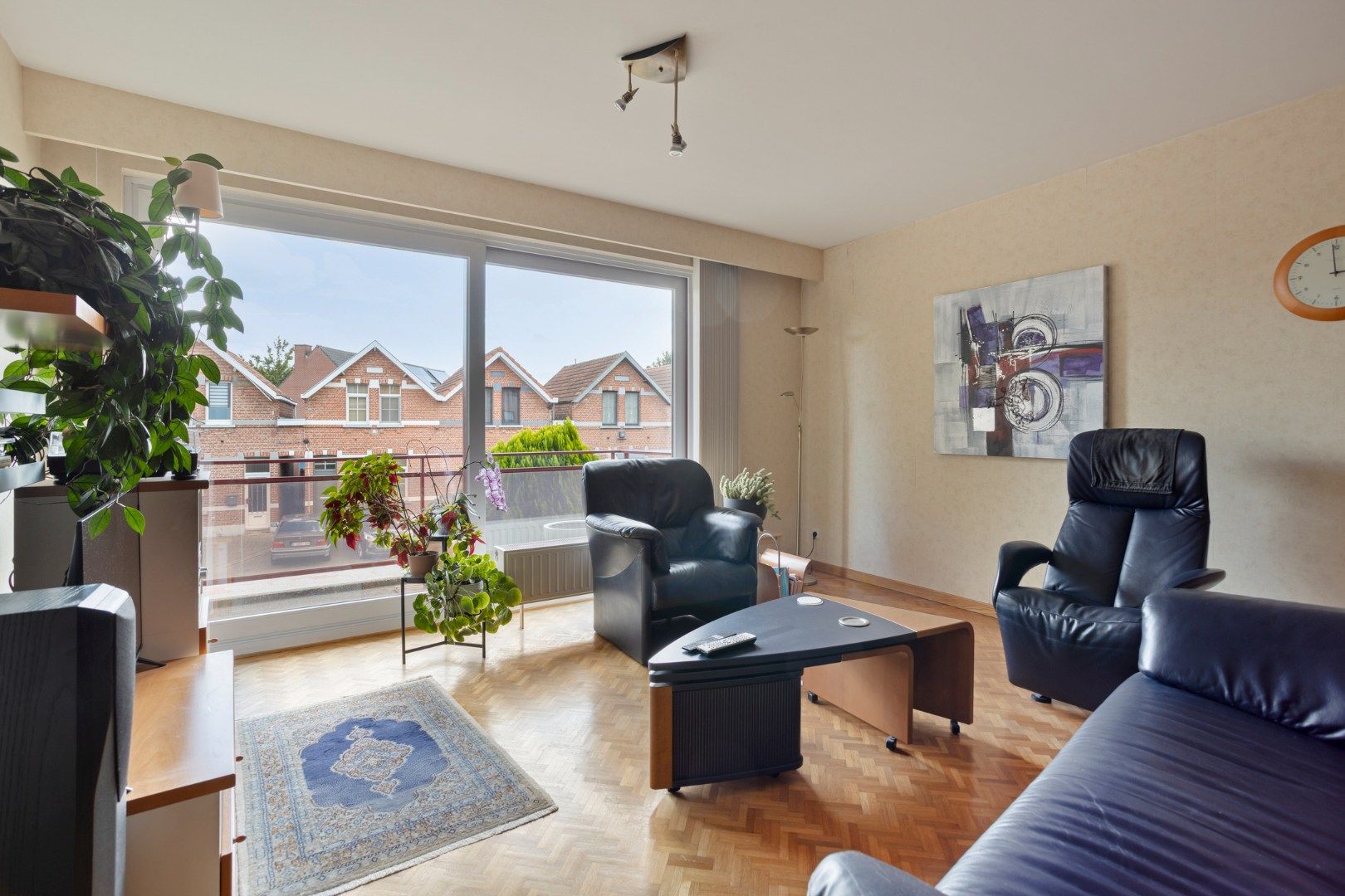 Ruim en goed onderhouden 2 slpk appartement met terras en garage foto 6