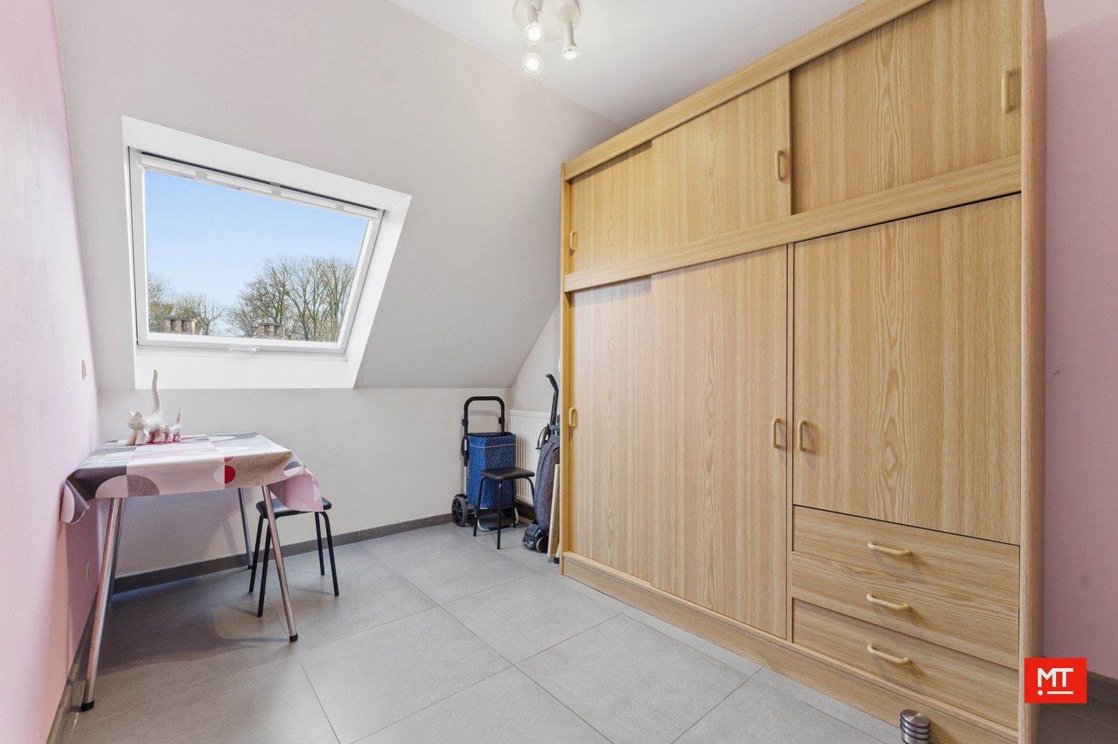 Instapklaar 2-slaapkamerappartement met groot terras en garage in het centrum van Zonnebeke foto 11