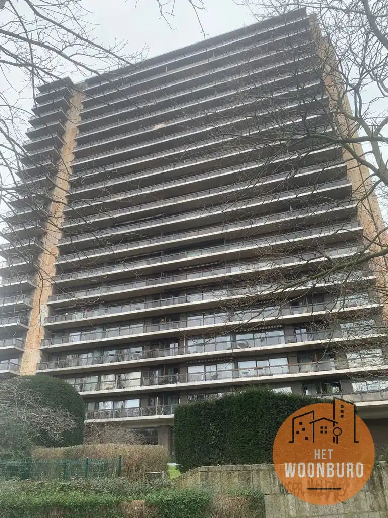 Appartement 6e verdieping met garage foto {{pictureIndex}}