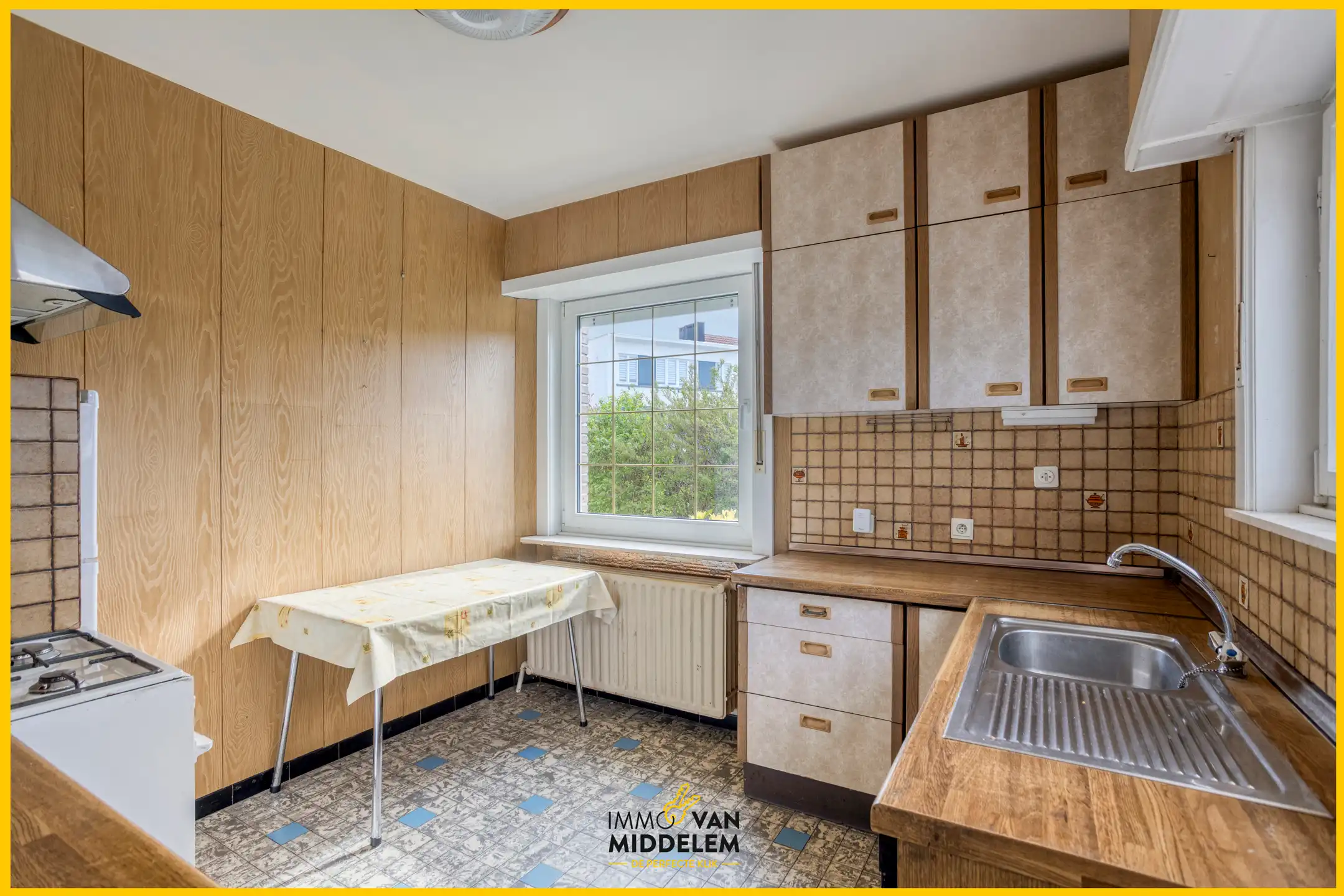 DEELS TE RENOVEREN WONING MET 4 SLPK, TERRAS, TUIN EN GARAGE foto 6