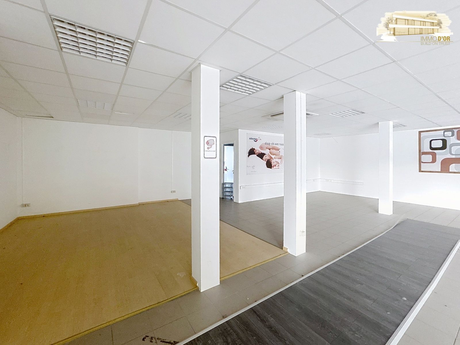 POLYVALENTE COMMERCIELE/KANTOOR RUIMTE MET RUIME PARKING foto 6