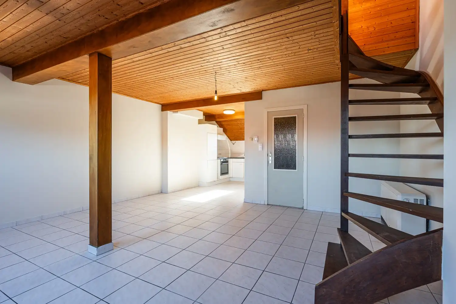 Instapklaar goed gelegen duplexappartement in centrum Eeklo foto 2