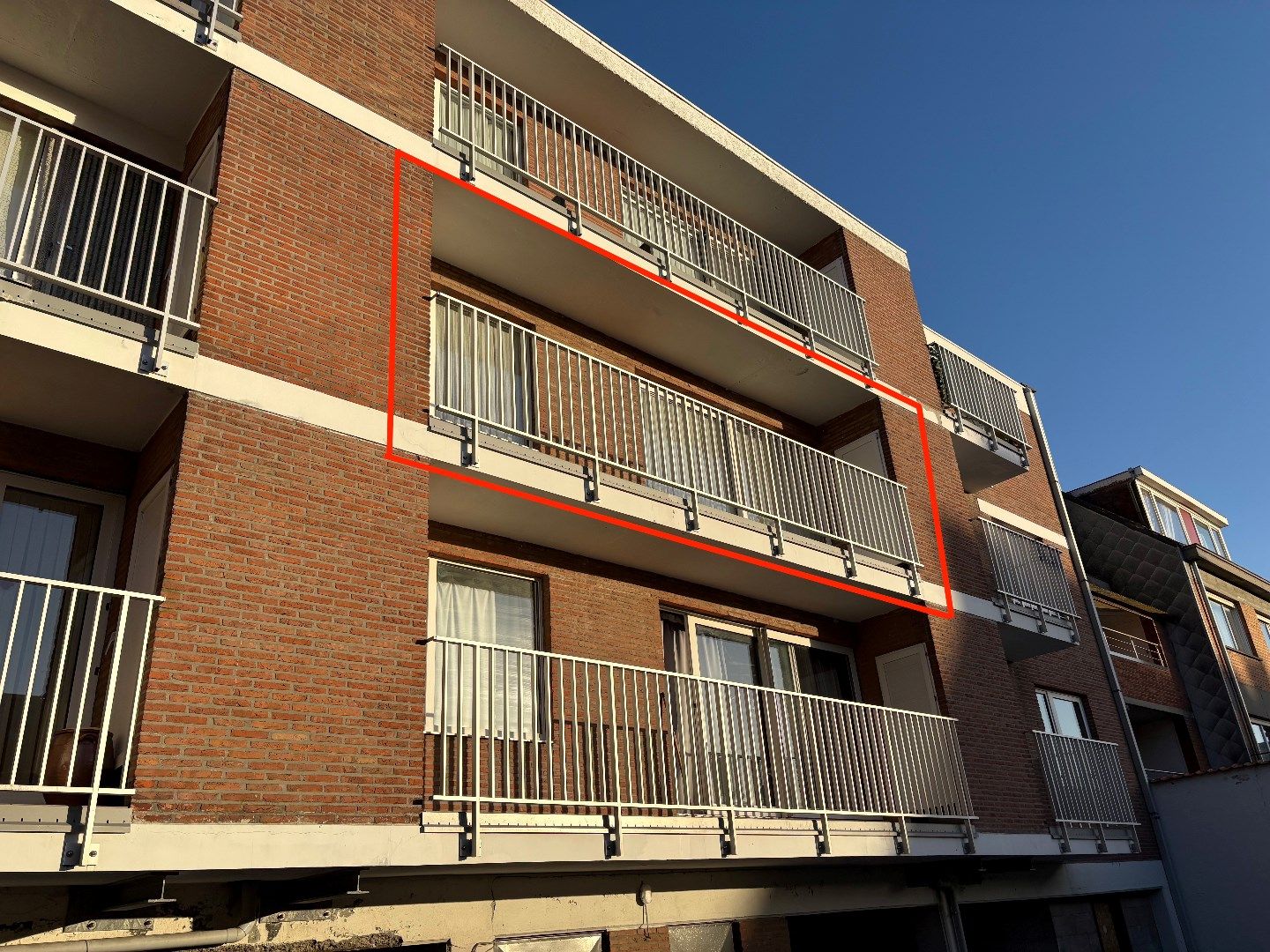 Zonnig appartement met zonneterras op gunstige ligging te Oostende! foto {{pictureIndex}}