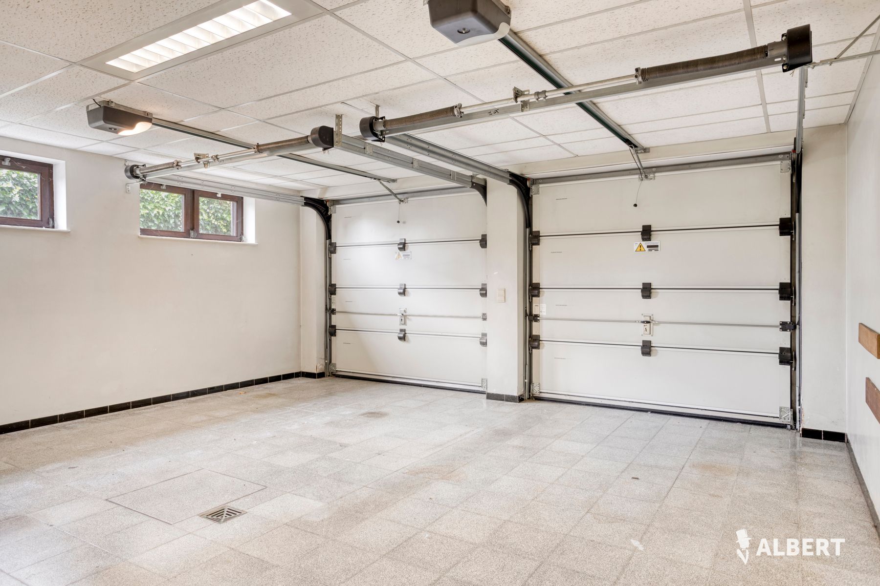 Bungalow met inrichtbare zolder op een ruim perceel foto 8