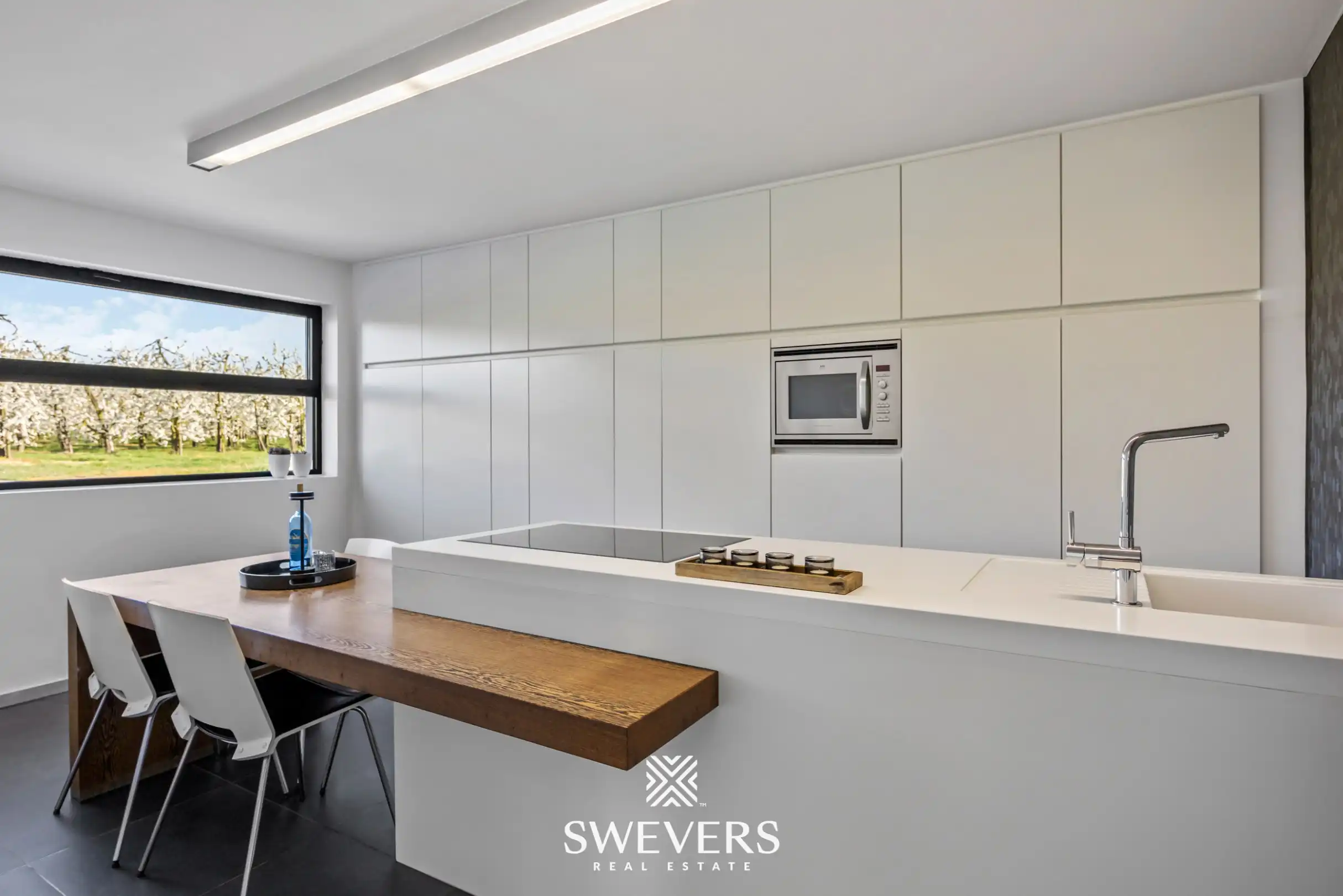 Instapklare open bebouwing met ruime tuin en prachtig uitzicht tussen de boomgaarden in Gingelom foto 10