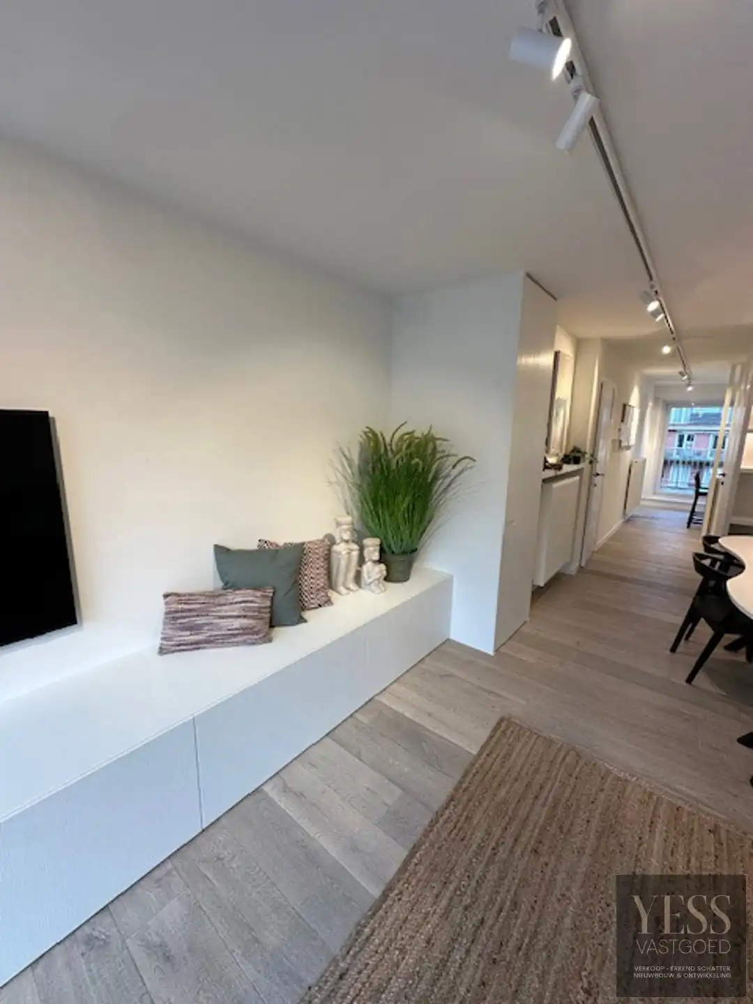 Stijlvol gerenoveerd appartement op een zucht van de zee! foto 3