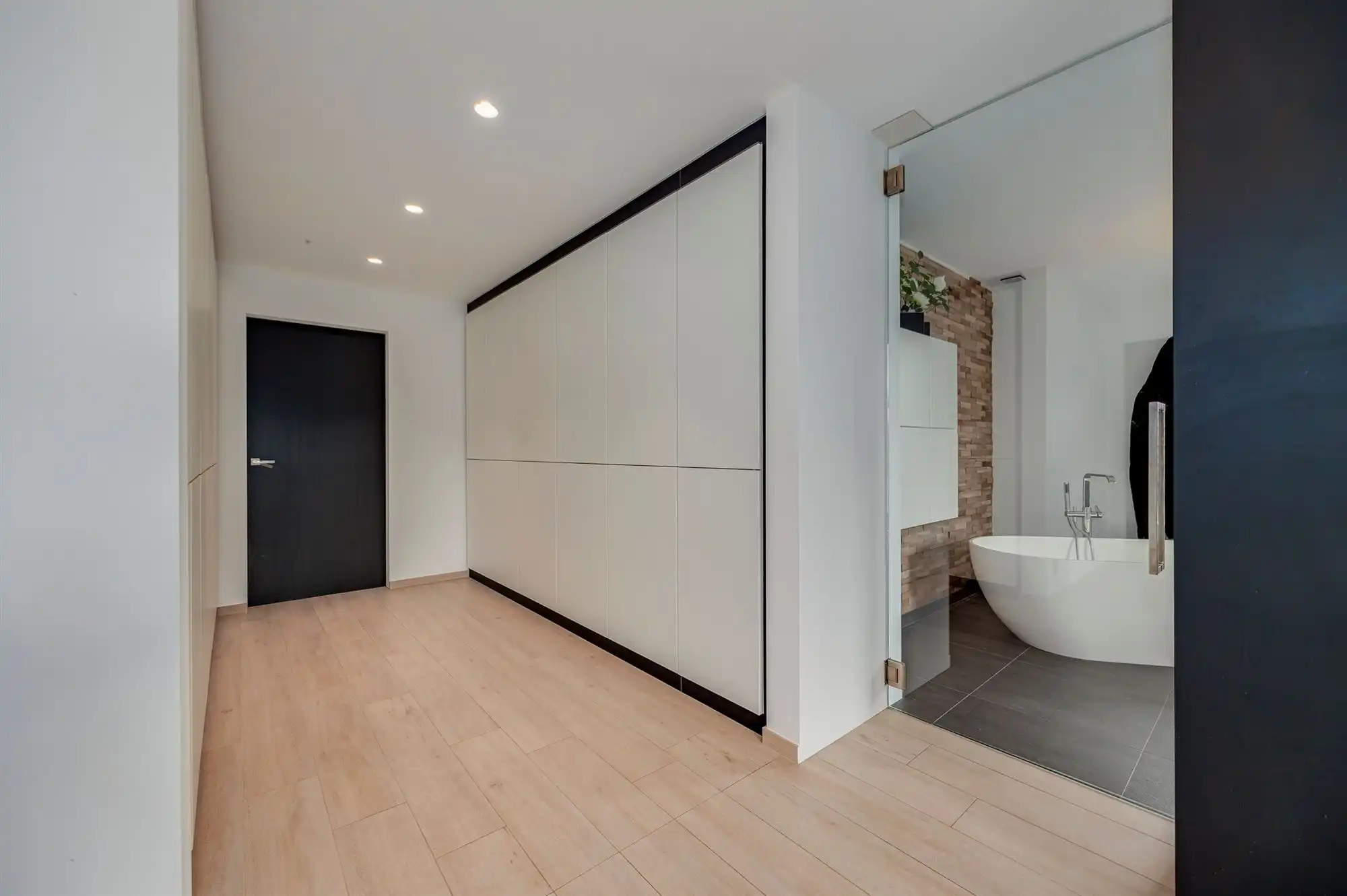 Exclusieve villa met 4 slaapkamers, 4 badkamers en luxueuze multifunctionele kelder op een toplocatie in Kalmthout! foto 16