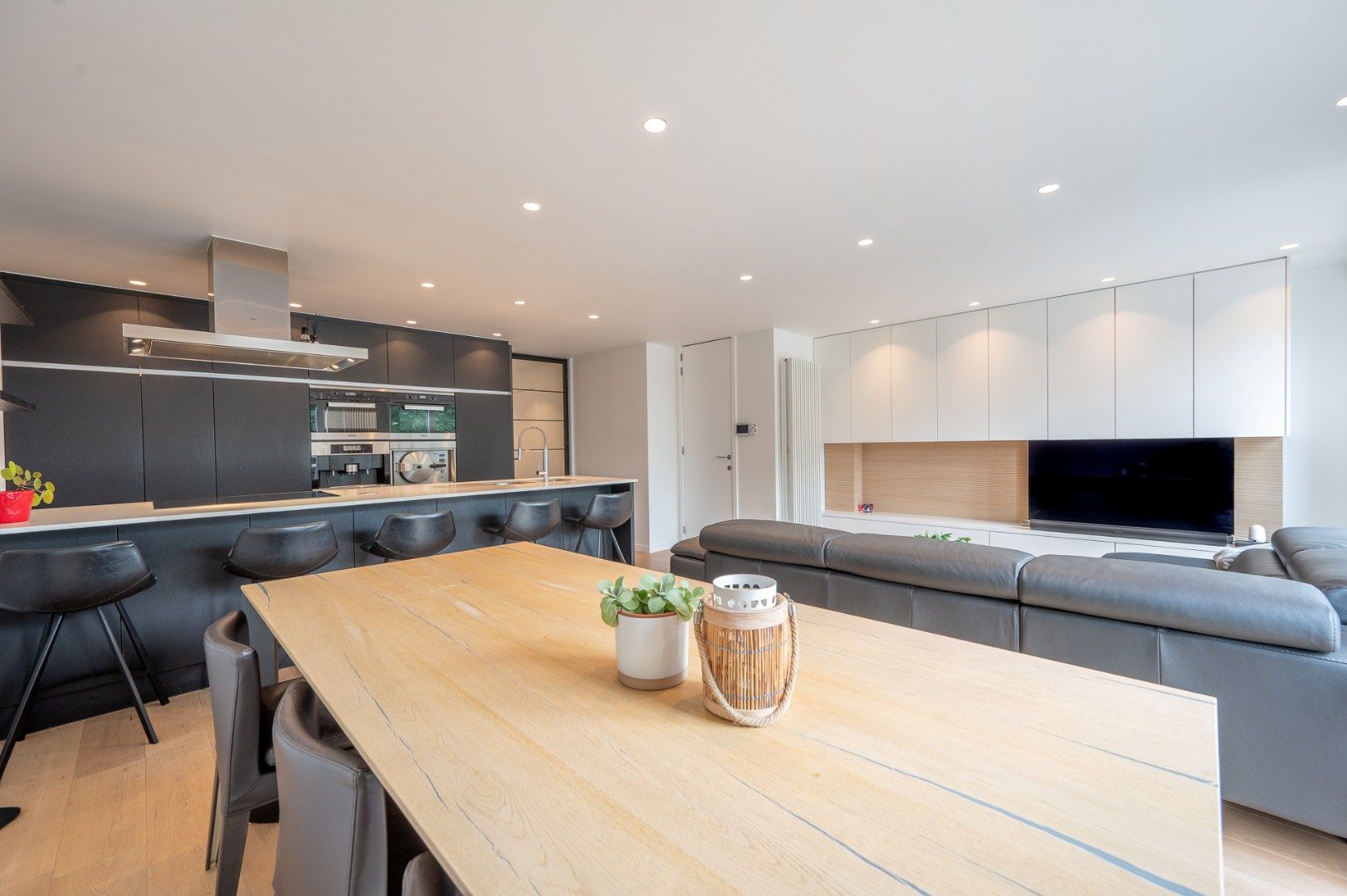 Mooi appartement met 2 slaapkamers en groot terras. foto 5
