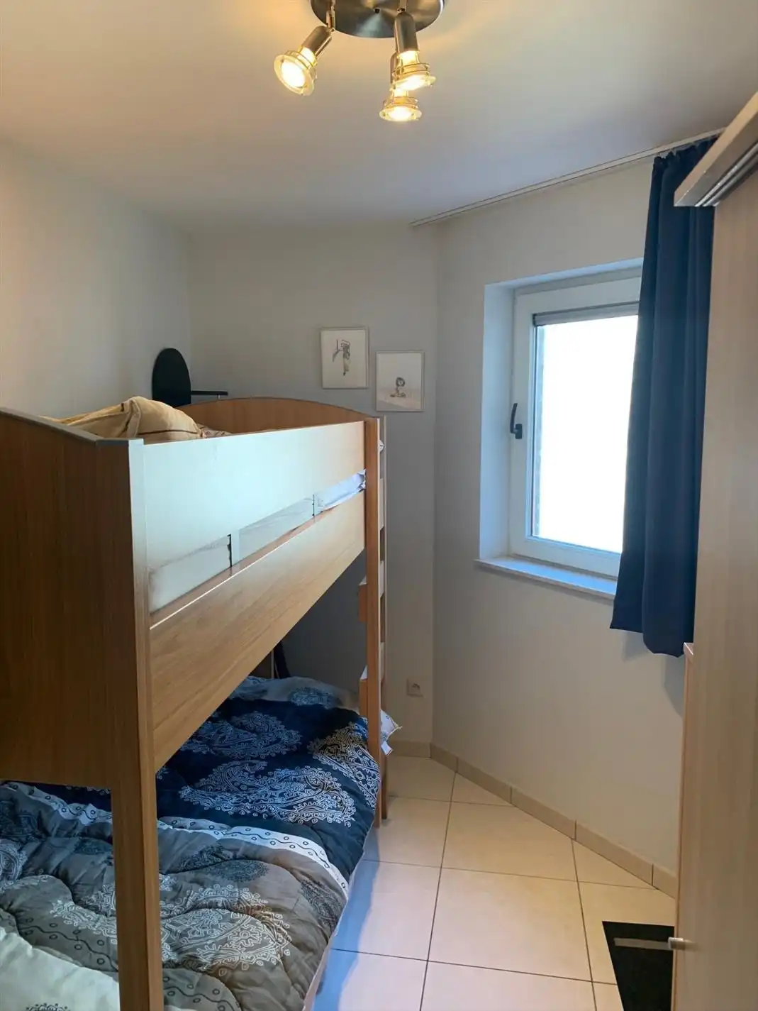 Gemeubeld appartement met twee slaapkamers - lateraal zeezicht op zonnig terras foto 6