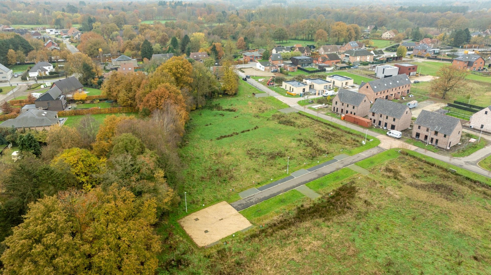 Bouwgrond voor open bebouwing in familievriendelijke buurt foto {{pictureIndex}}