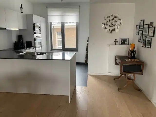 TE HUUR – Prachtig 2-slaapkamerappartement met ruim terras in Oudergem, nabij Brussel foto 5