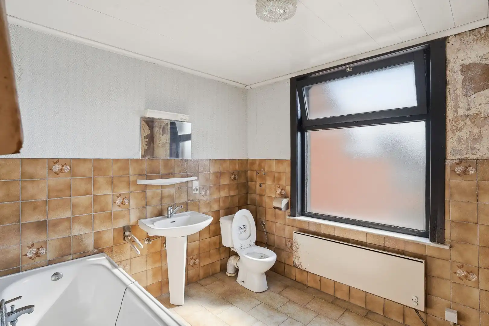 Te renoveren woning in centrum Eernegem foto 15