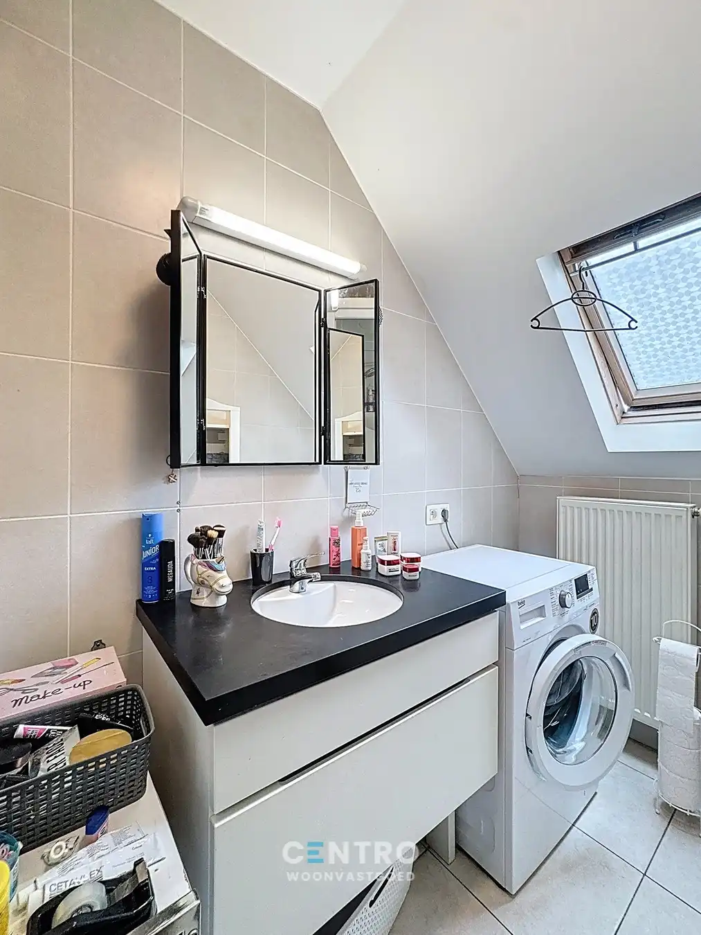 Opslagruimte met showroom en 3 verhuurde appartementen op 3.682m2! foto 30