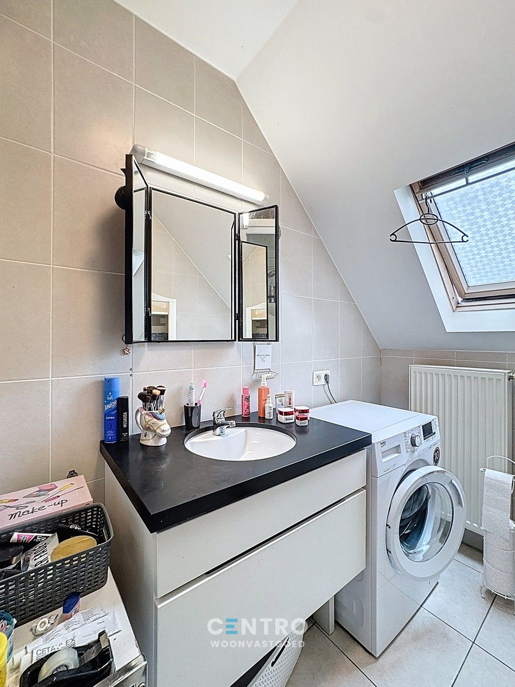 Opslagruimte met showroom en 3 verhuurde appartementen op 3.682m2! foto 28