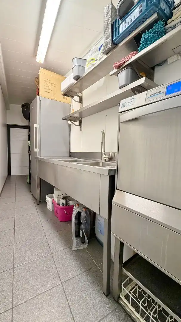 Unieke kans: Instapklaar restaurant met woonst in hartje Watou foto 9