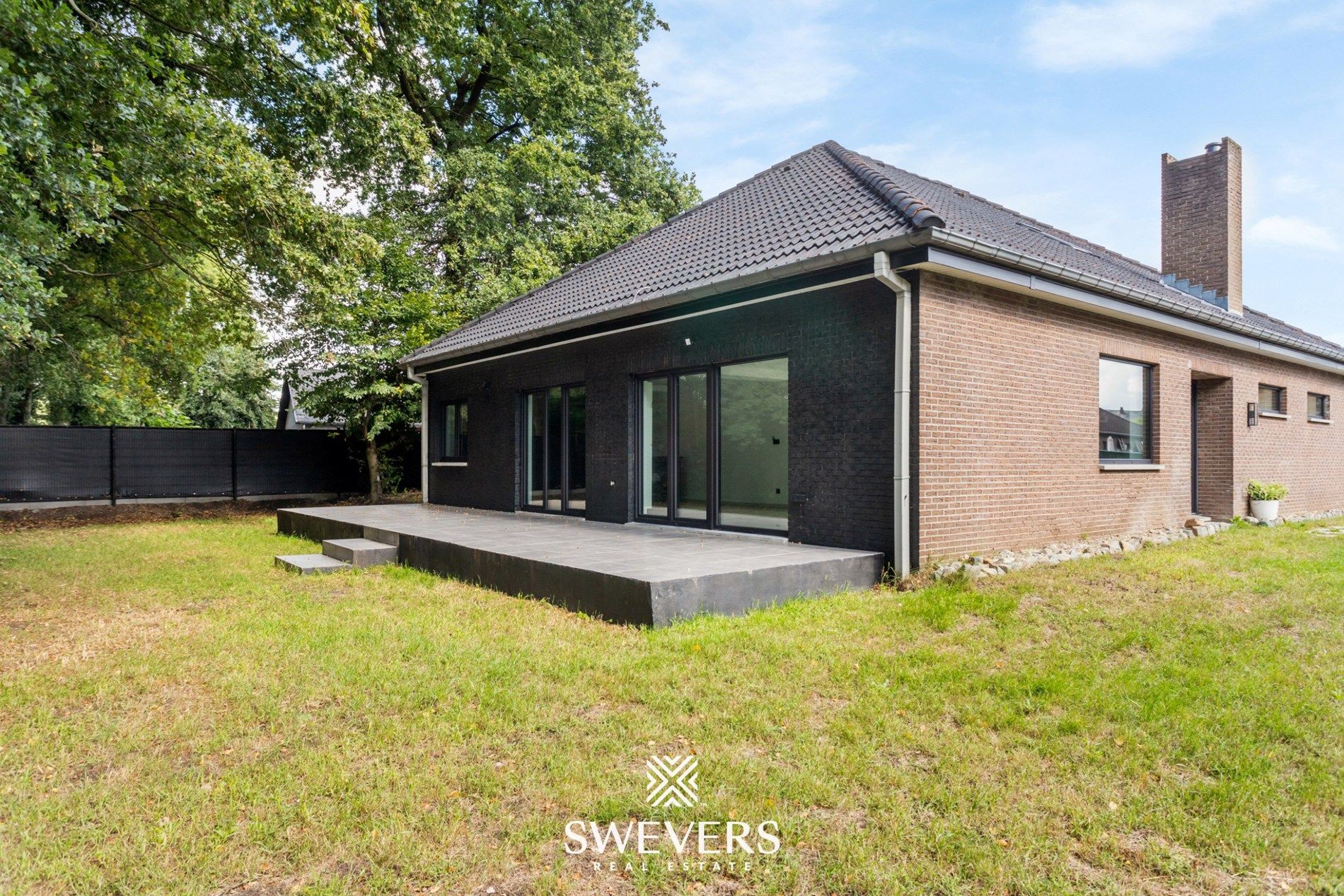 Volledig gerenoveerde gezinswoning met garage en tuin te Genk foto 27