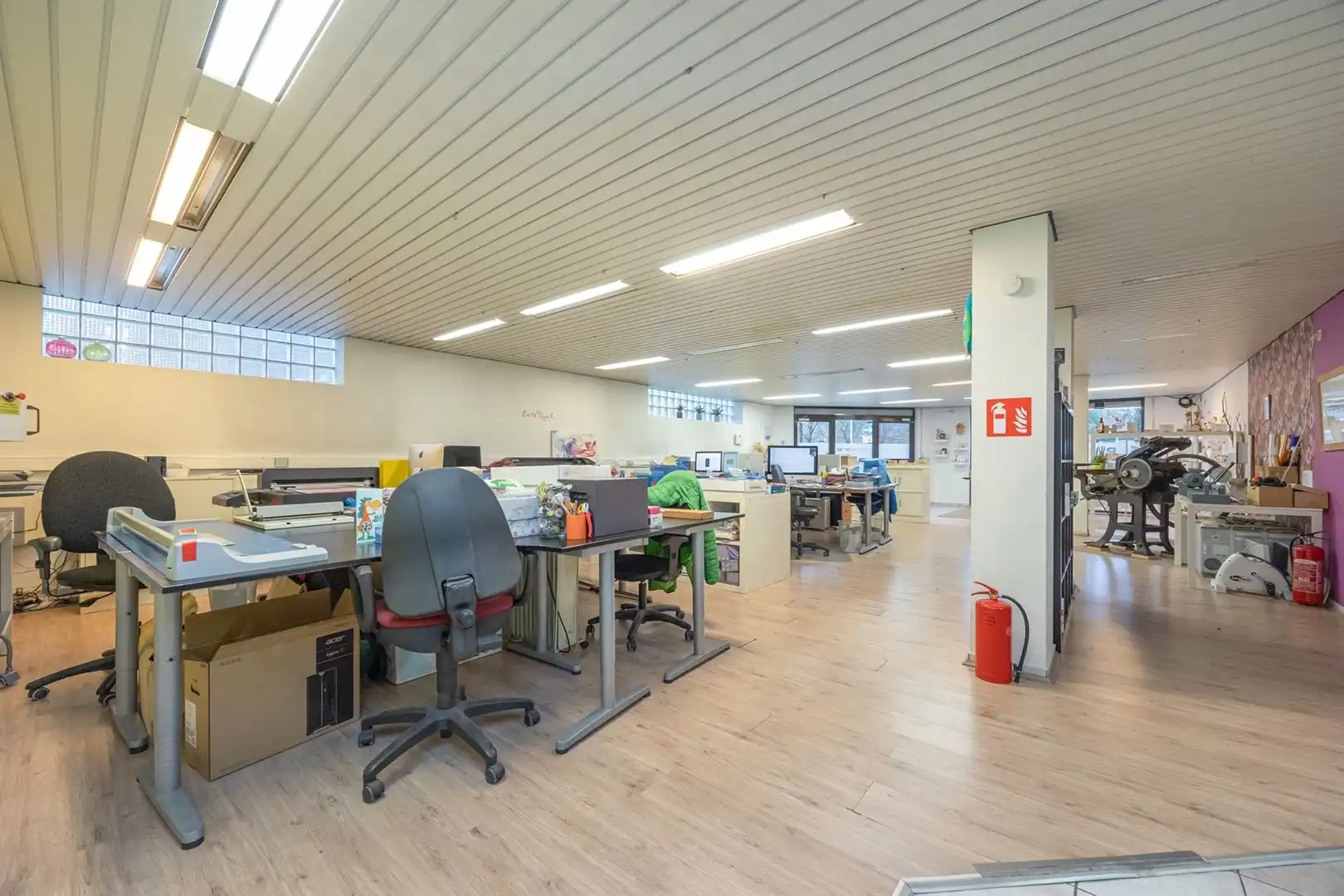 Ruim commercieel gelijkvloers 241m² op toplocatie tegenover AZ Klina foto 13