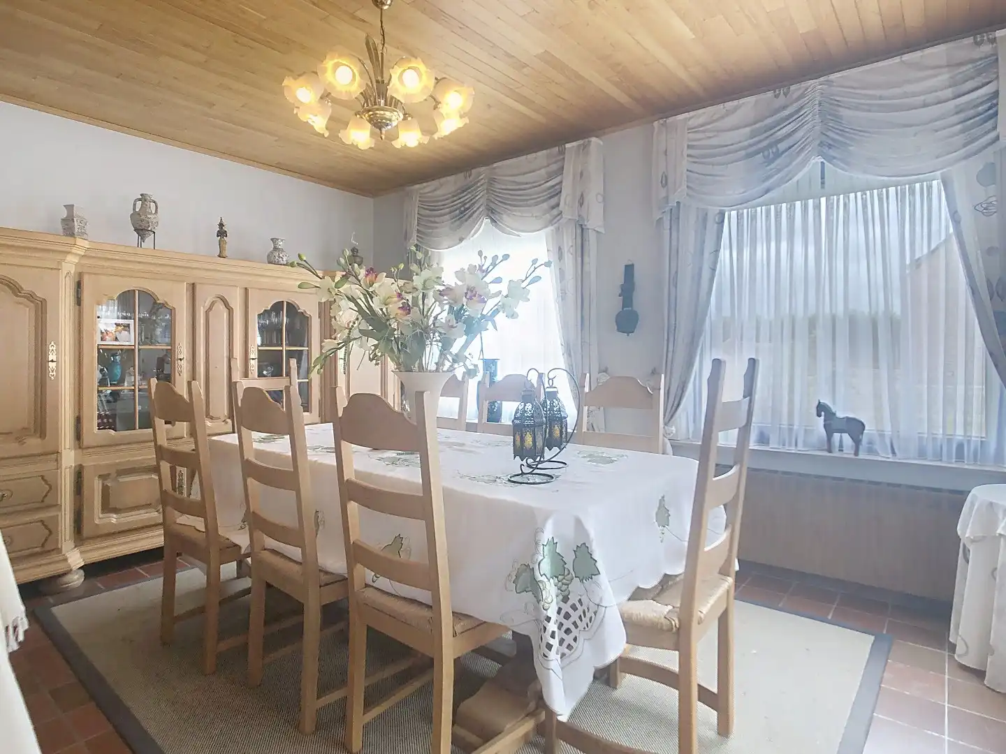 Alleenstaande woning met 3 slaapkamers,  inpandige garage, op 1744m² en zicht op de velden foto 8