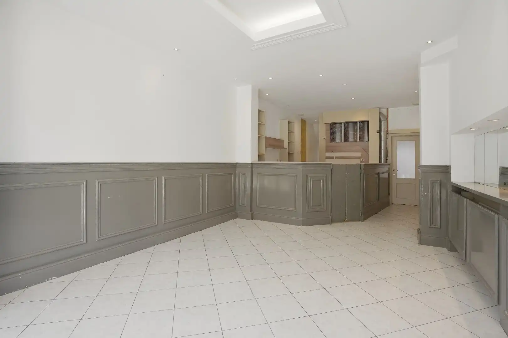 Goed gelegen gebouw op 117m² te De Panne bestaande uit een handelsruimte en woonst.  foto 8