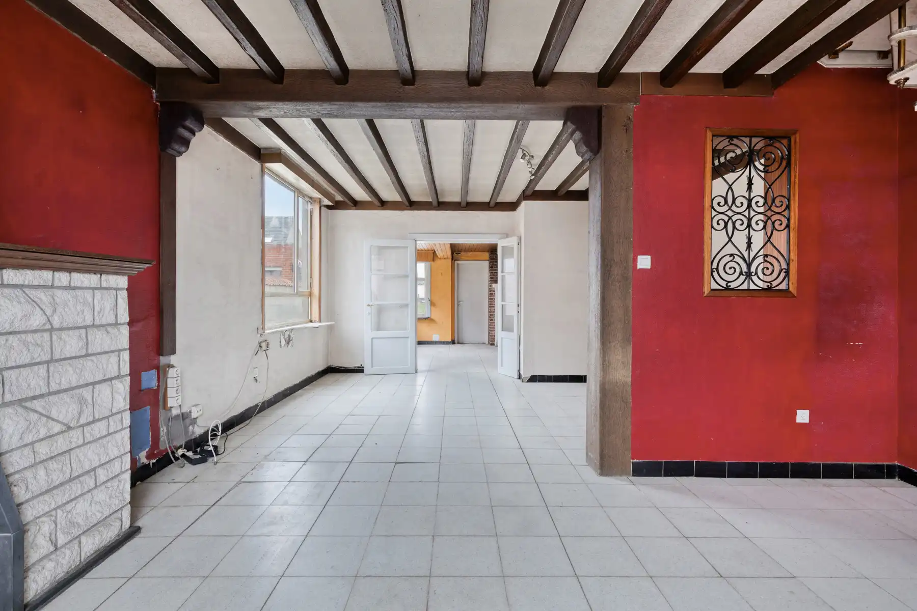 TE KOOP - Te renoveren halfopen bebouwing met 3 slaapkamers foto 4