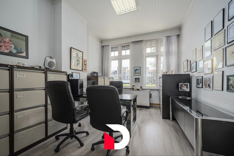 Eclectische burgerwoning op de rand van de historische stadskern foto 3
