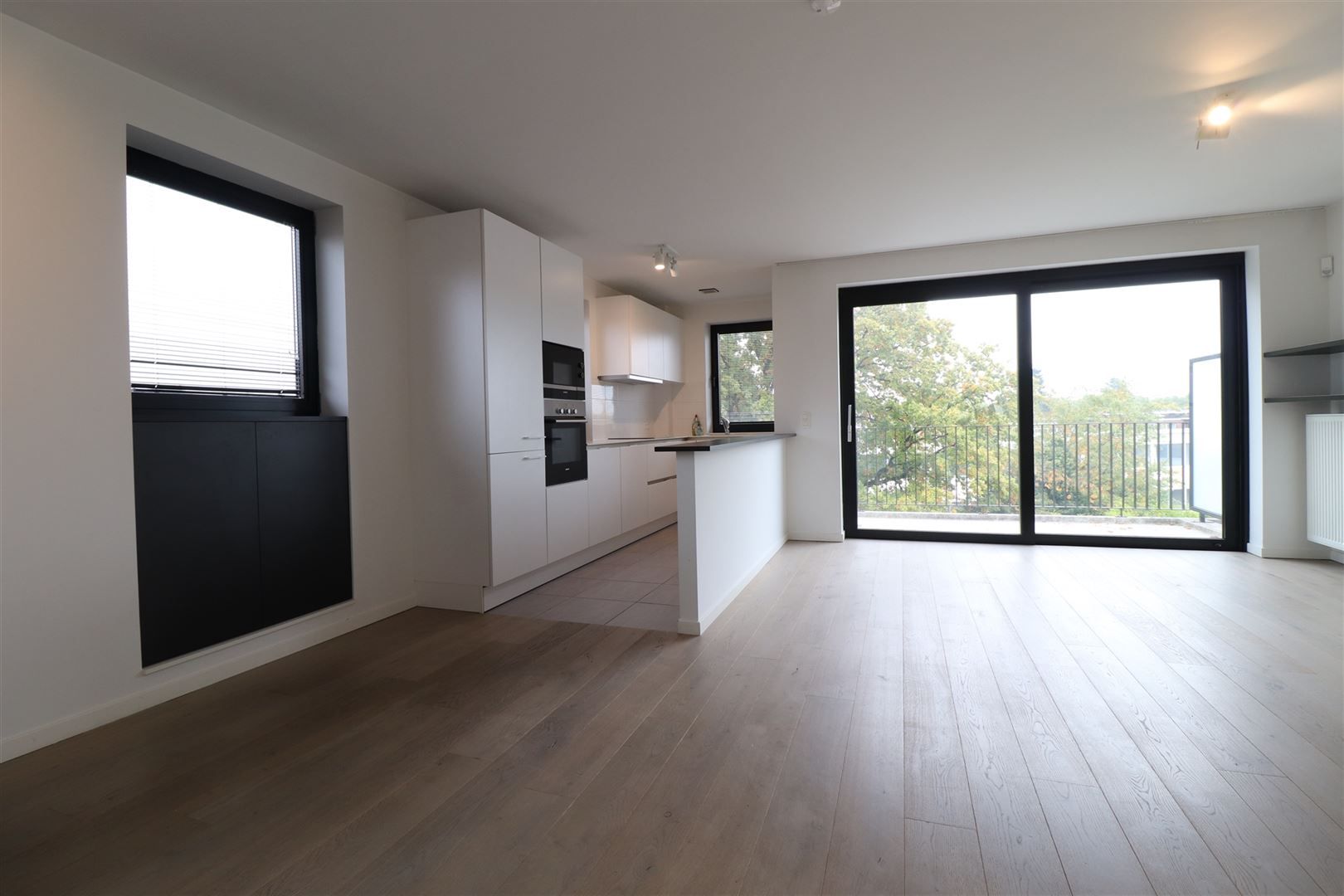 Modern appartement met terras en parking  foto 6