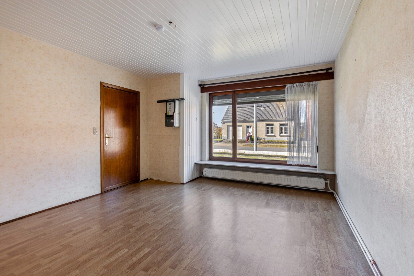 Te renoveren woning met garage en ruime tuin nabij het centrum van Dessel ! foto 3