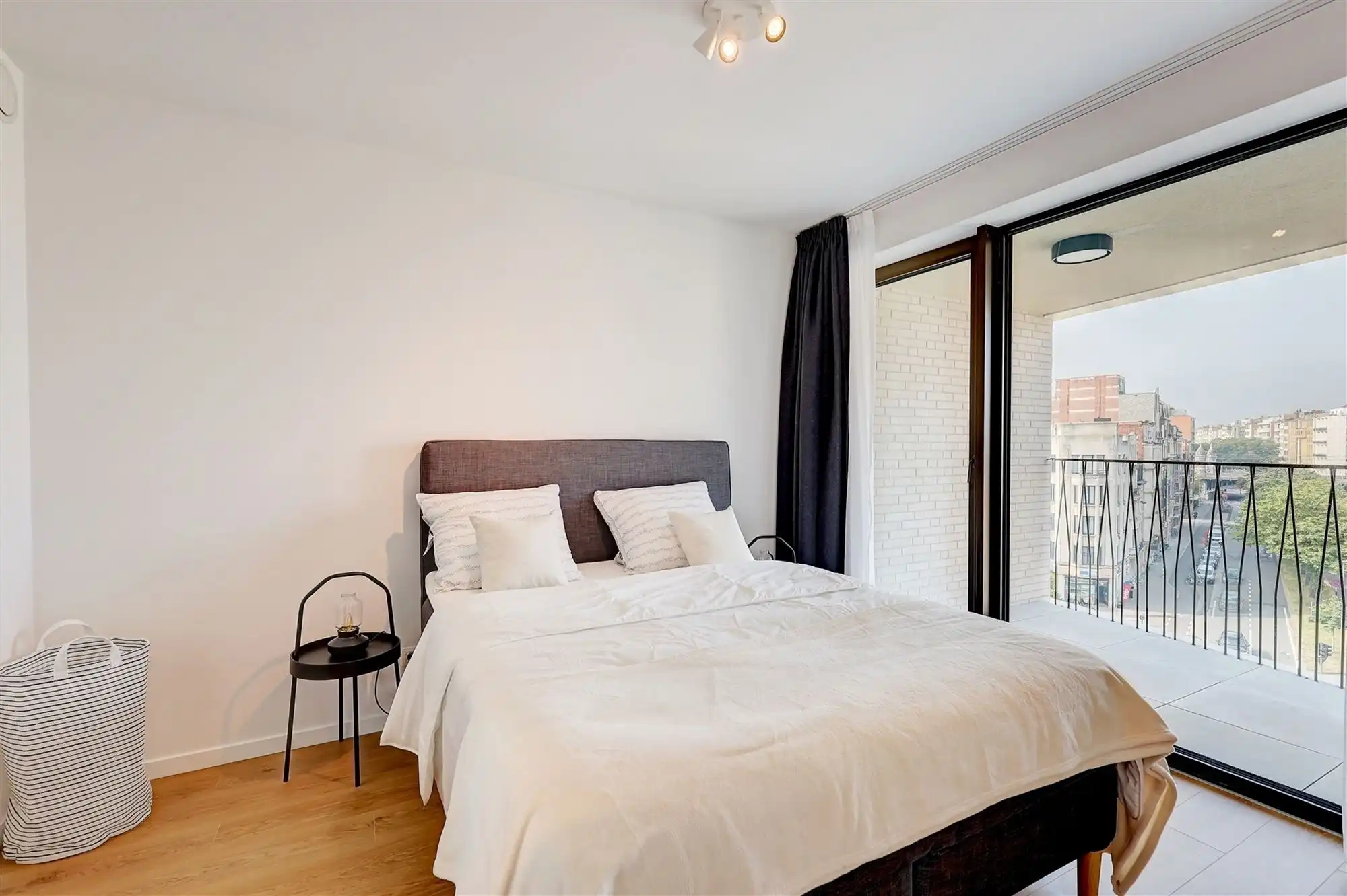 Nieuw gemeubeld appartement met 3 slaapkamers en 3 badkamers Antwerpen foto 12