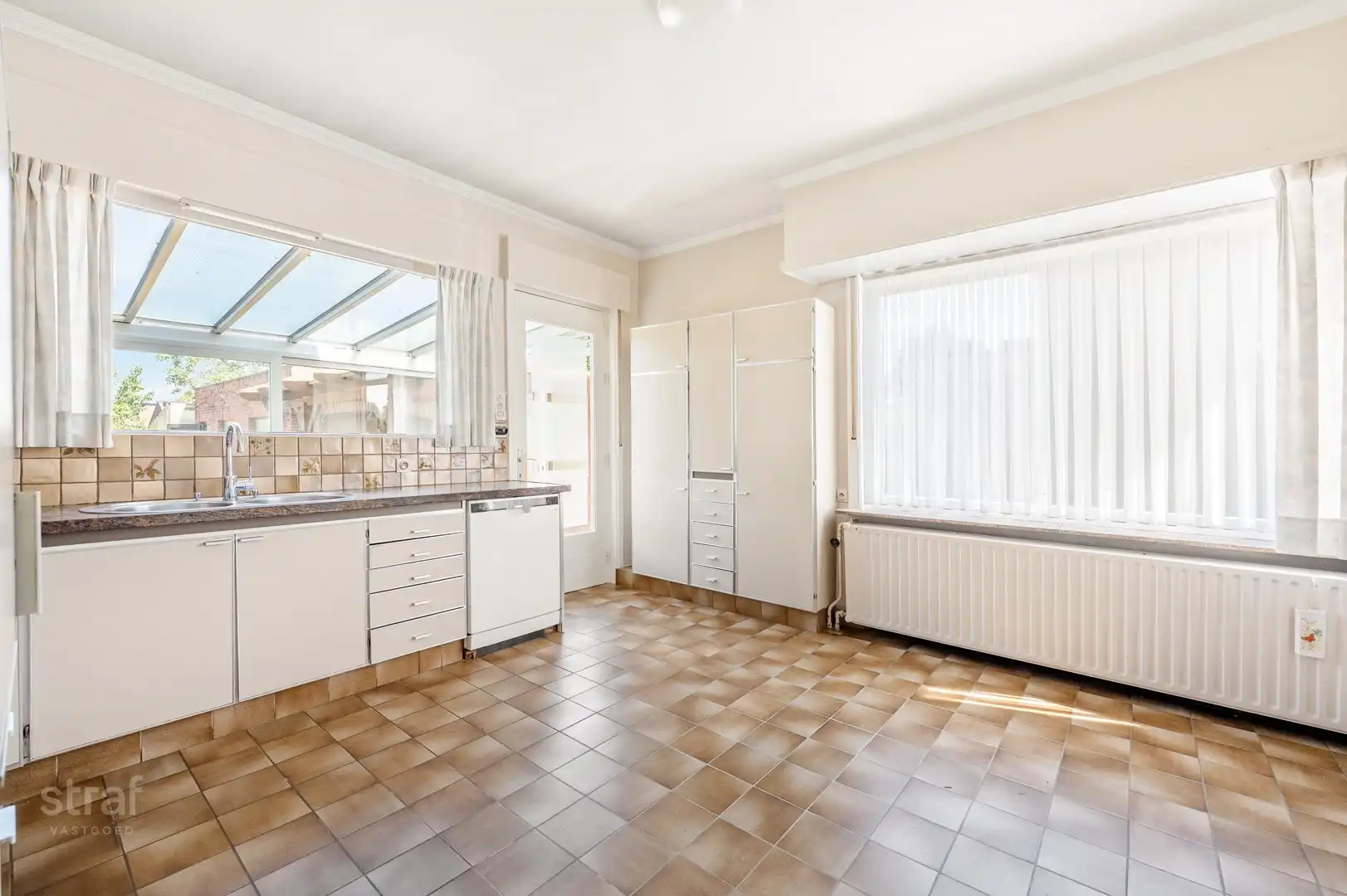 Ruime gezinswoning met grote tuin en tot vijf slaapkamers foto 5