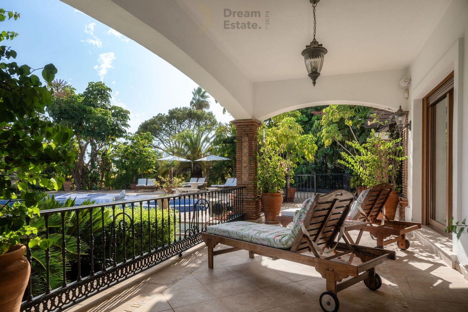 Welkom in deze prachtige villa te El Paraiso, een mix van Andalusische charme en moderne elegantie. foto 43