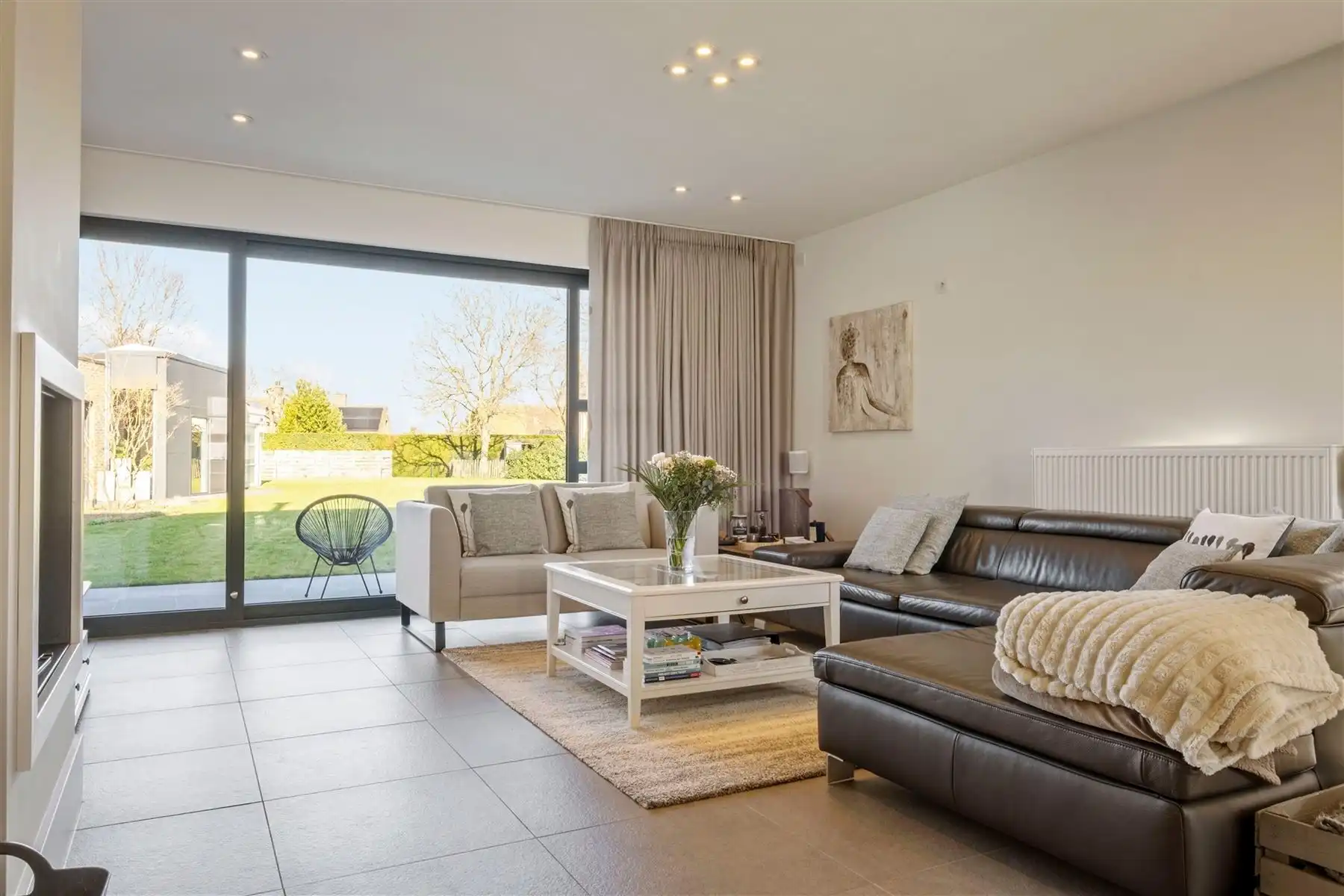 Instapklare gezinswoning met zwembad en multifunctioneel bijgebouw foto 3