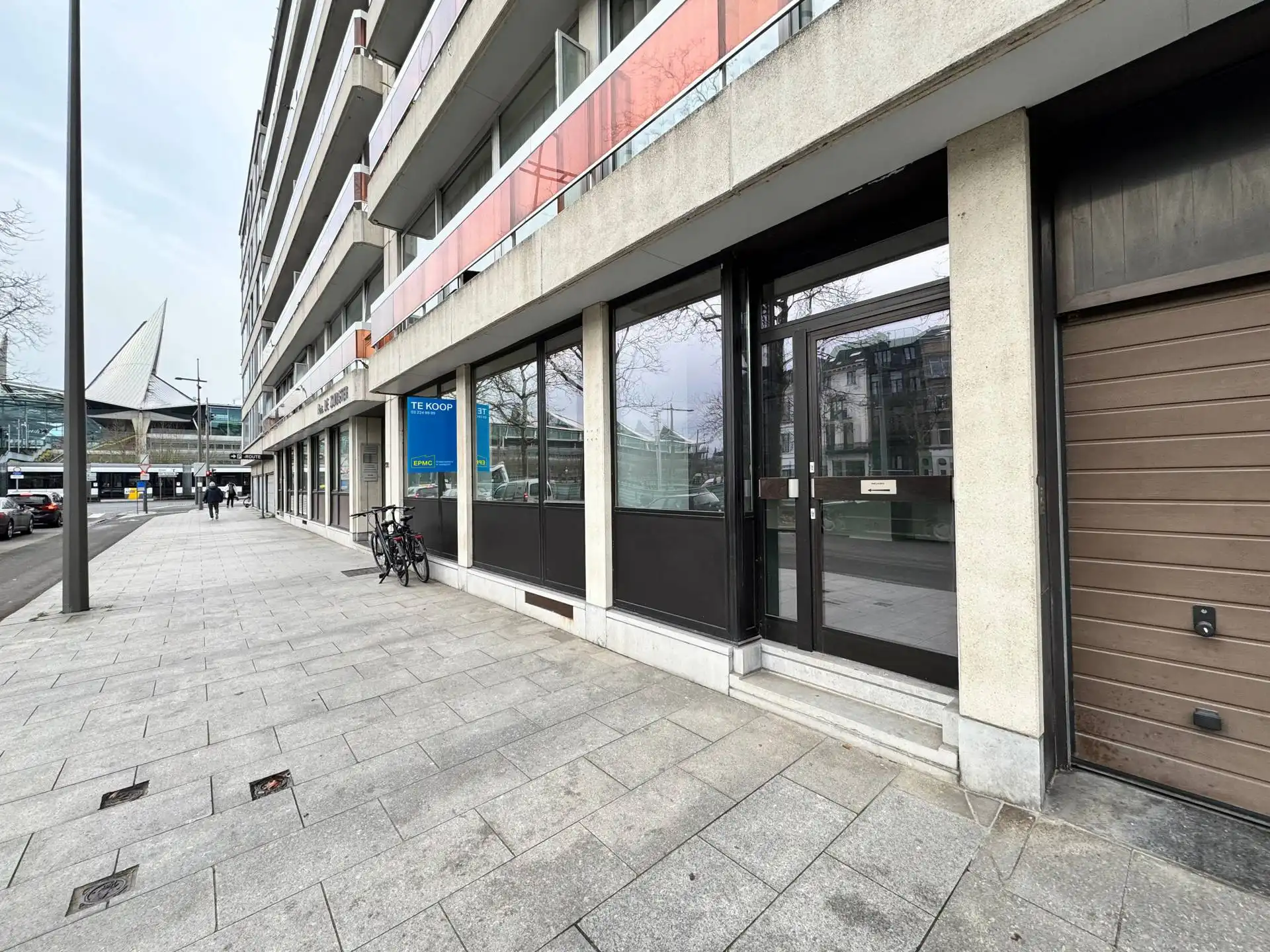 Kantoor-/handelsruimte te koop te Antwerpen foto {{pictureIndex}}
