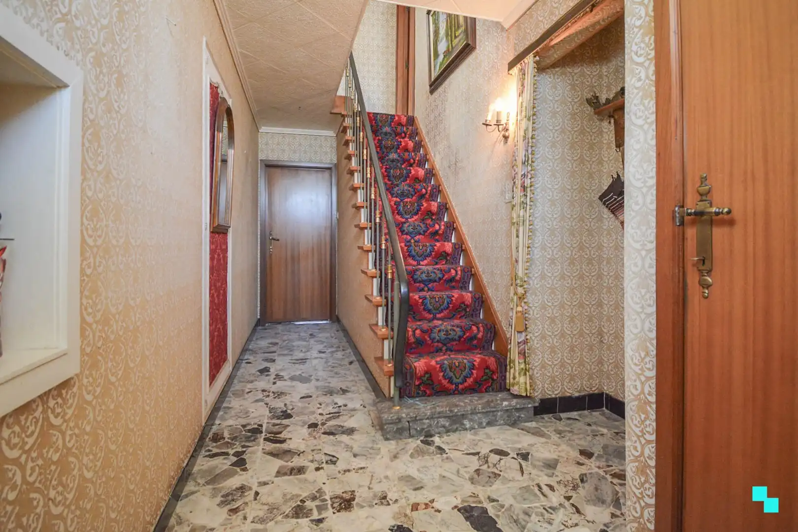 Te renoveren woning op aantrekkelijk hoekperceel te Hooglede foto 3