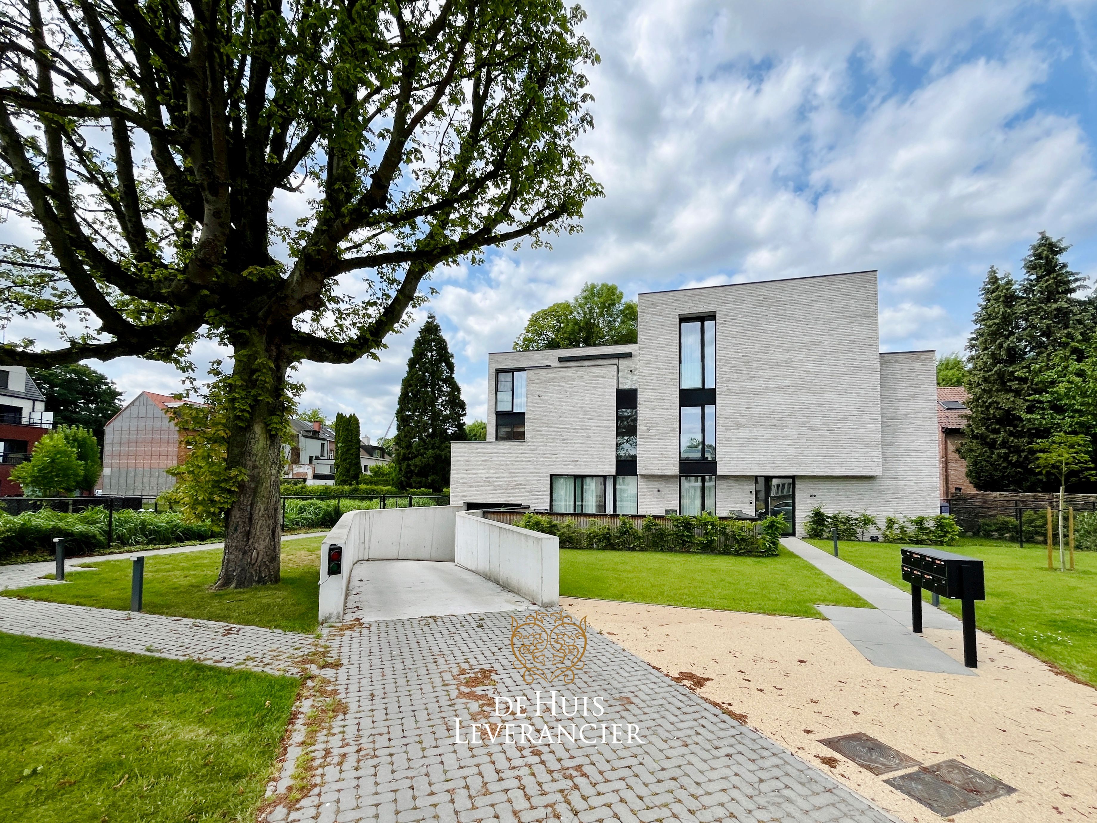 Discrete luxe & tijdloze elegantie : subliem nieuwbouwappartement met terras en gemeenschappelijk tuin te koop in Boechout foto 41