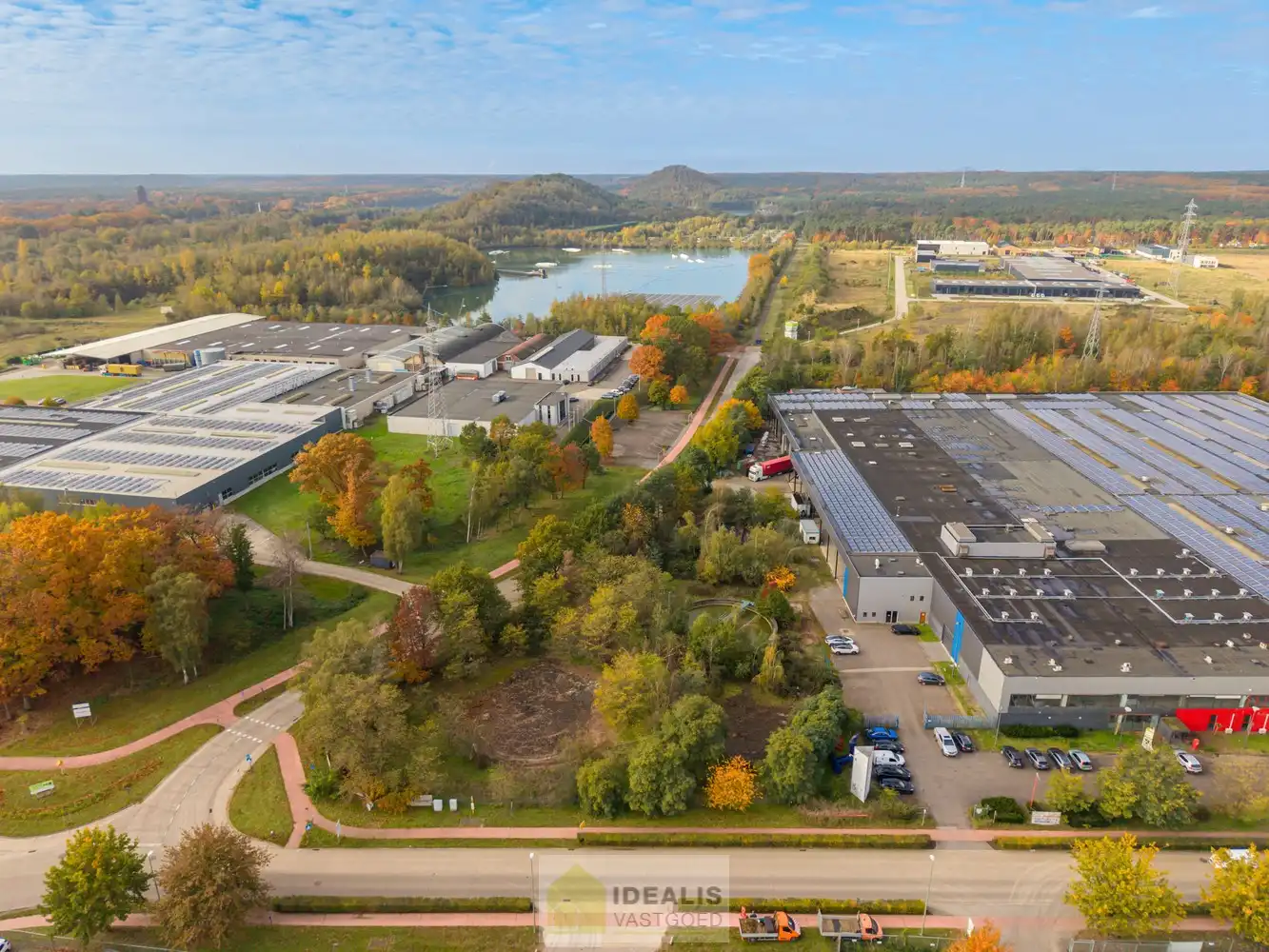 IDEALIS VASTGOED – GUNSTIG GELEGEN INDUSTRIEGROND MET EEN OPPERVLAKTE VAN 51 ARE 17 CENTIARE (5.117M²) LANGS DE SIEMENSLAAN EN VILVERTSTRAAT, DILSEN-STOKKEM – Deze industriegrond is strategisch gelegen op het industrieterrein van Lanklaar en geniet bovendien een uitstekende bereikbaarheid dankzij de nabijheid van de N75 en de autosnelweg E314 en is tevens vlakbij de waterweg de Zuid-Willemsvaart gelegen. foto 7