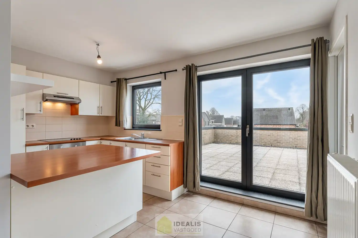 IDEALIS VASTGOED – INSTAPKLAAR DUPLEX APPARTEMENT GELEGEN OP UITERST CENTRALE LOCATIE TE HECHTEL-EKSEL foto 14
