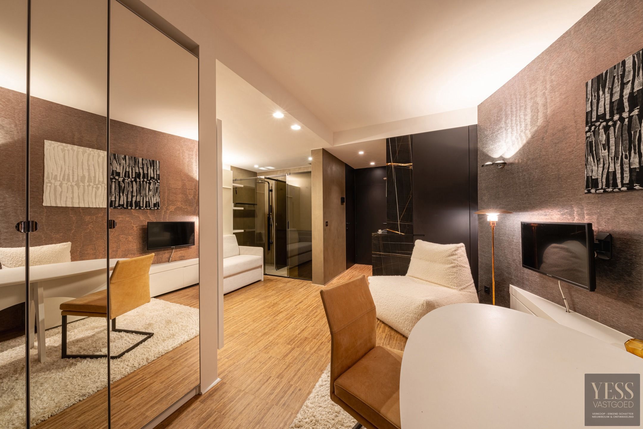 Ruim ingericht handelspand met studio te Knokke! foto 2