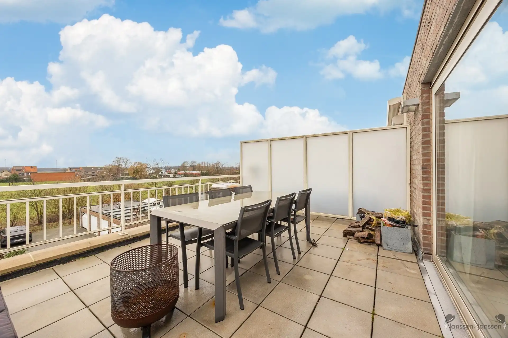 Appartement met uitzonderlijk ruim terras (36 m²) en garagebox te Hoevenen foto 10