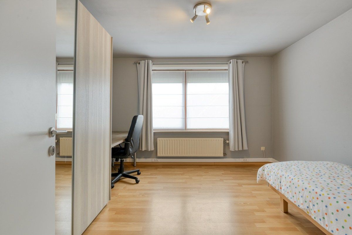 Energiezuinige halfopen bebouwing met 4 slaapkamers en 2 garages! foto 17