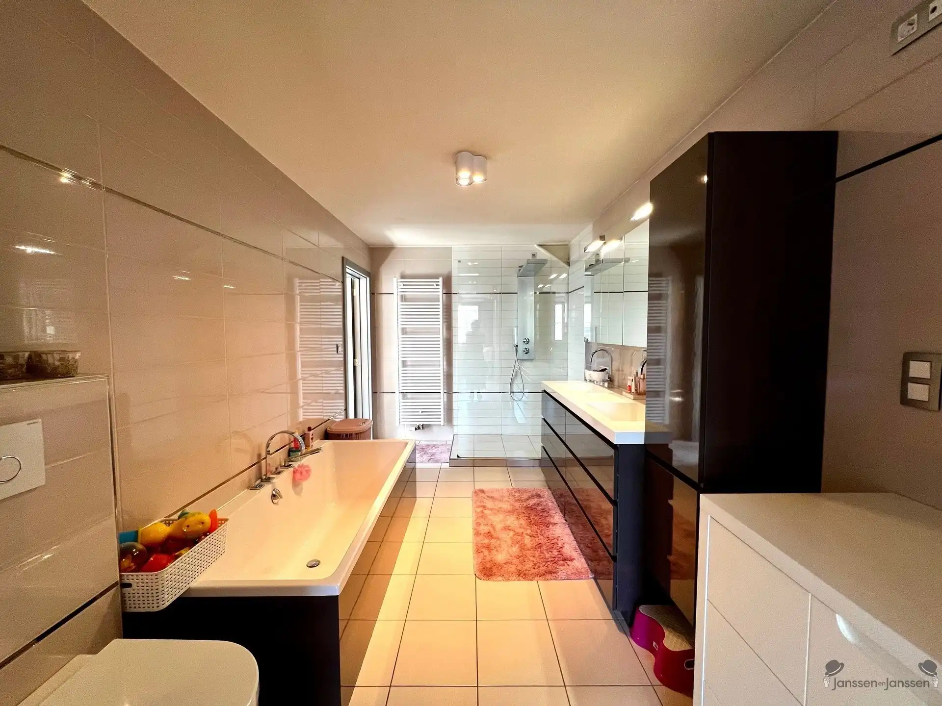 Topwoning voorzien van alle comfort  foto 14