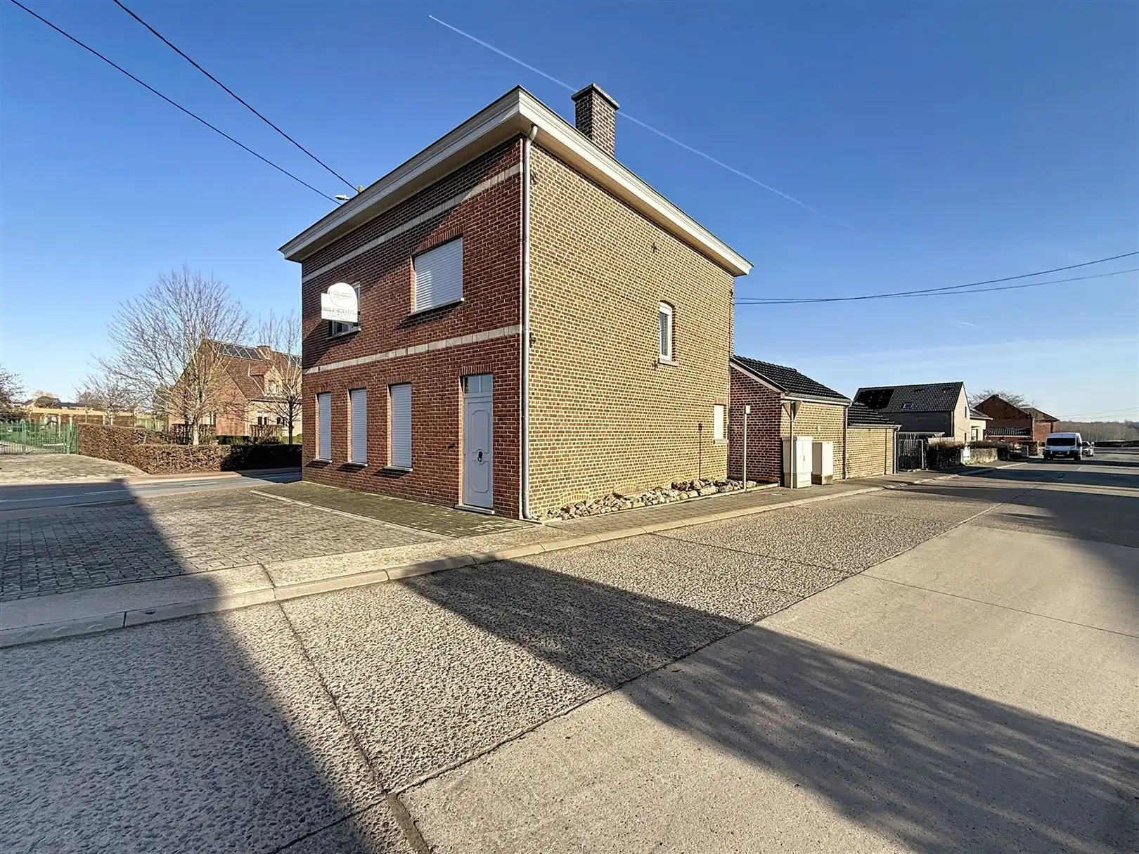 Hoofdfoto van de publicatie: Ruime woning met 4 slpks en verhuurde studio + tuin