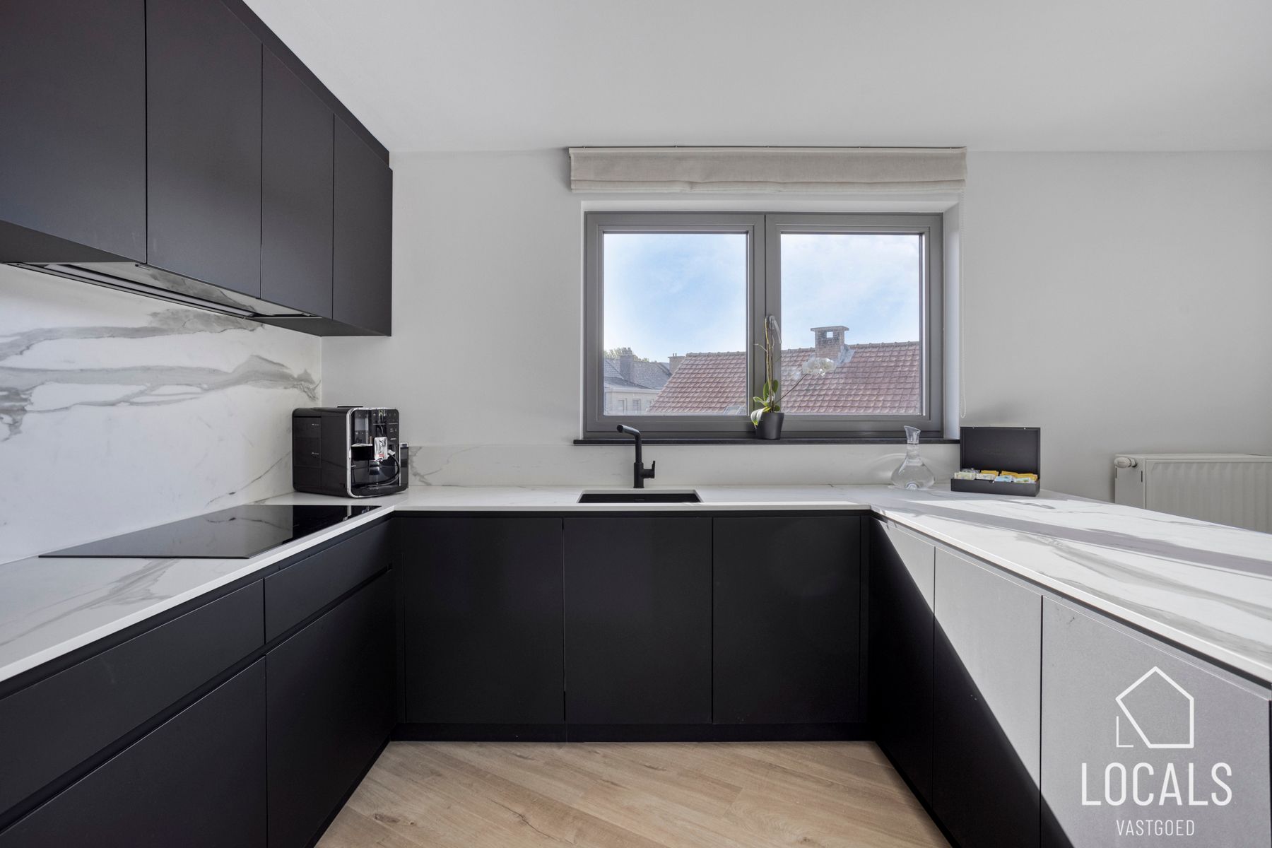 Instapklaar appartement met garage in Denderleeuw foto 4