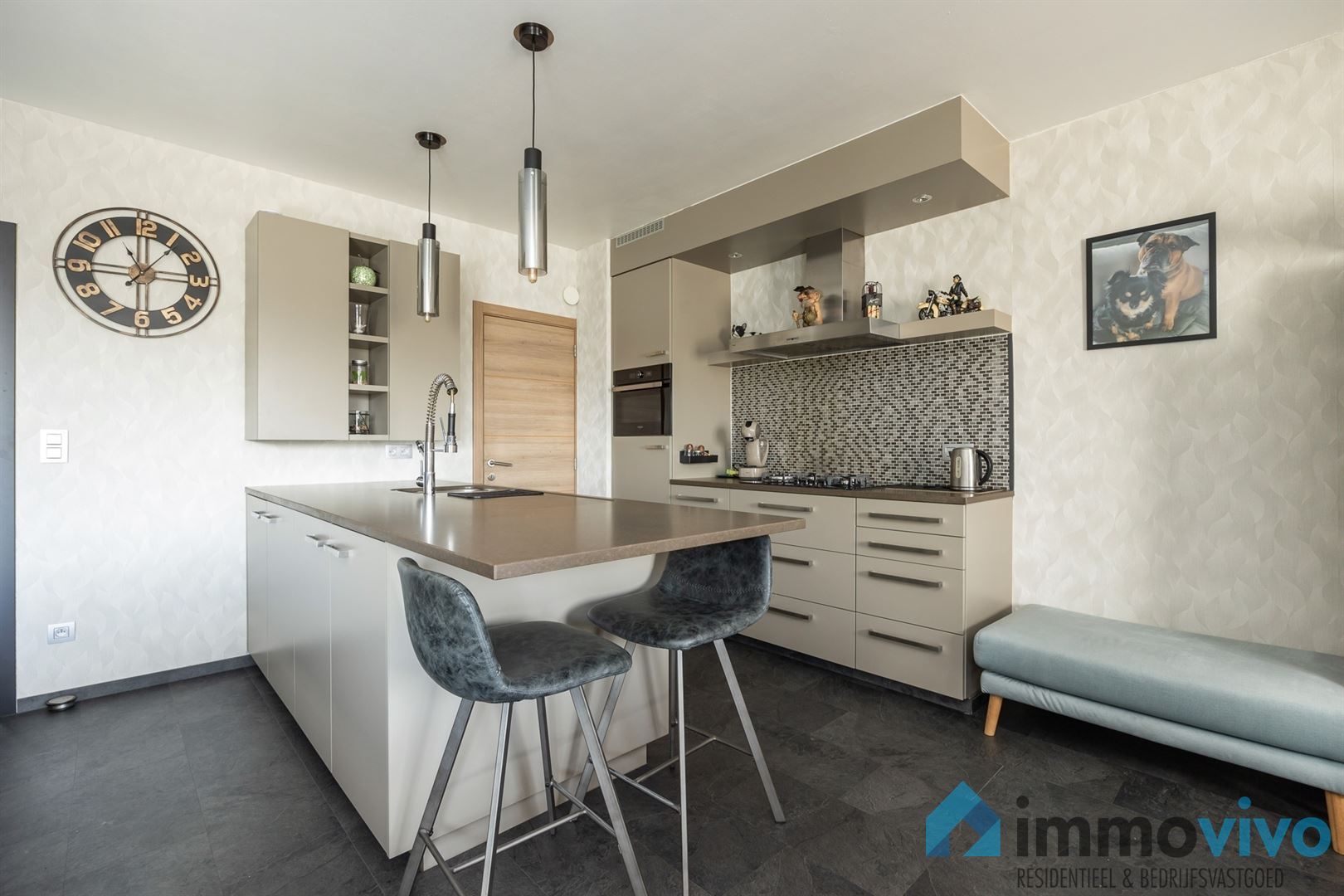 Instapklaar 2-slaapkamer appartement met terras en staanplaats. foto 5