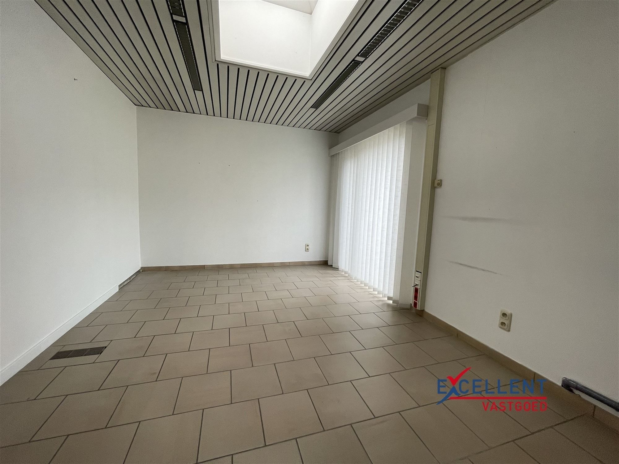 Zeer ruime handelsruimte te huur op de Markt van Deinze foto 16